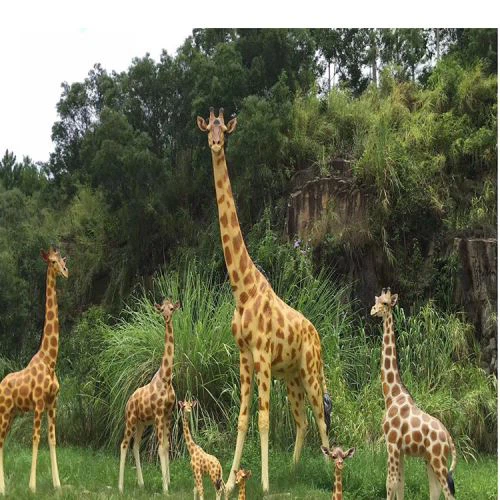 Άγαλμα καμηλοπάρδαλης από γυαλί